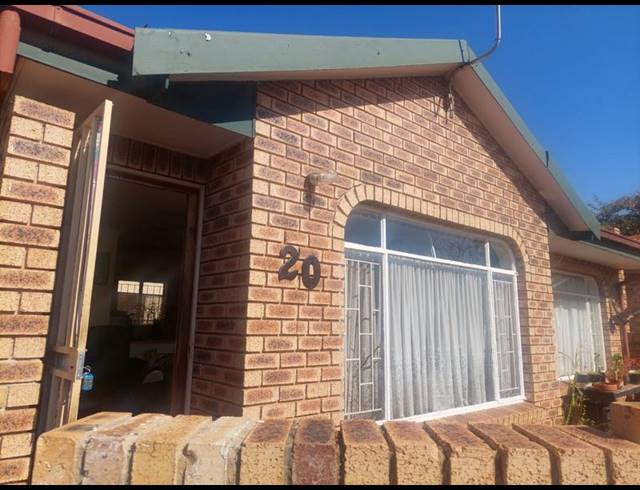2 BEDROOM TOWNHOUSE FOR SALE IN RANDPOORT